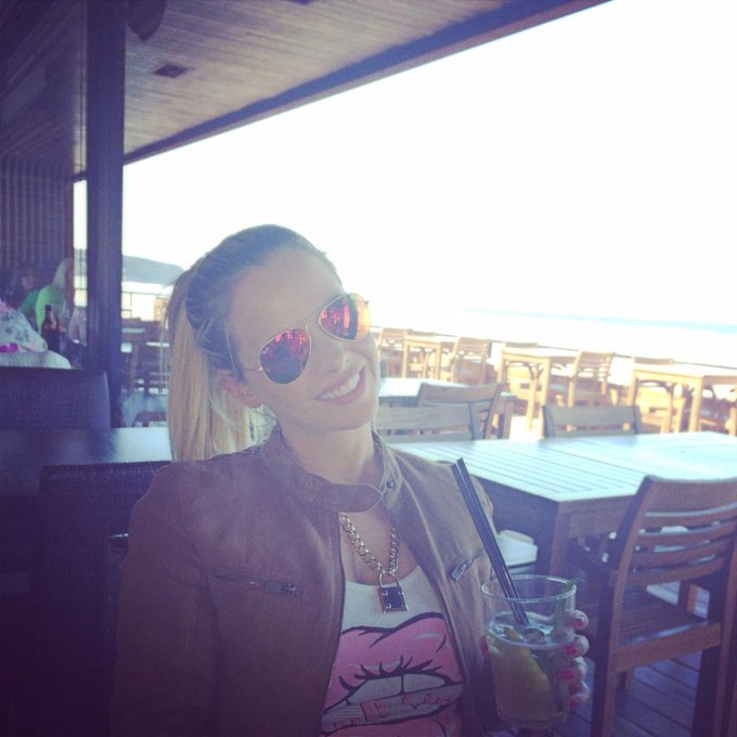 En Rada Tilly con body de @solabylola y @Taverniti_jeans http://t.co/hjdJikKQGK