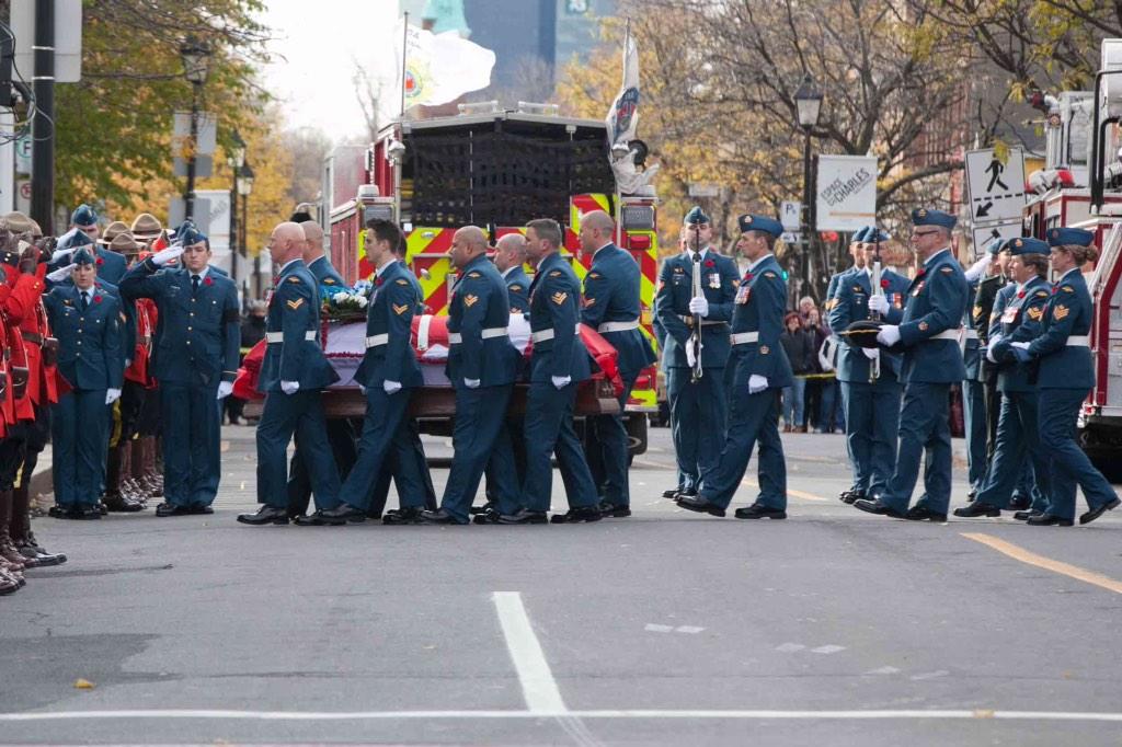 tato_solon's tweet photo. R.I.P w/o Vincent #CanadaStrong #canada #CFC #hero http://t.co/YGzcorrafn