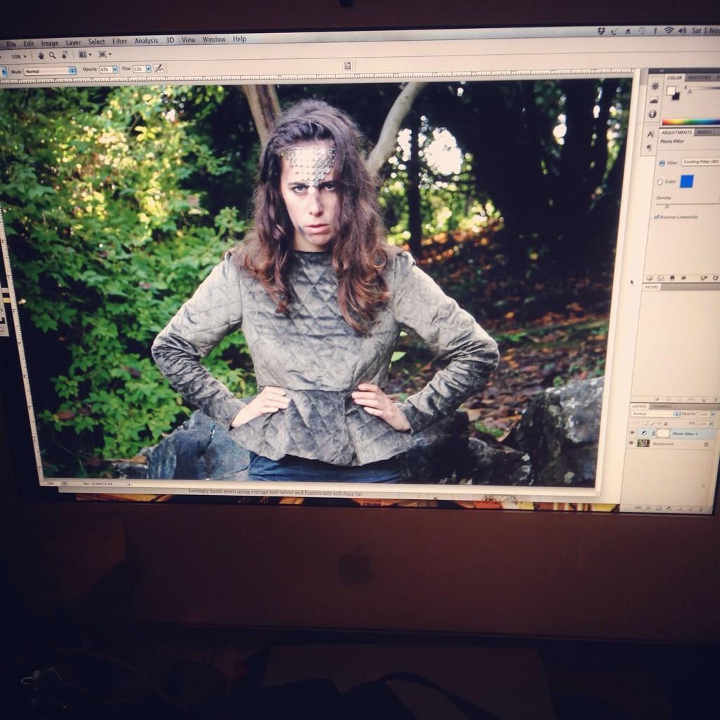 Emperorscloth's tweet image. Excitedly editing some photos from Thursdays #photoshoot - Can't wait to share them all soon! #FairytaleCollection