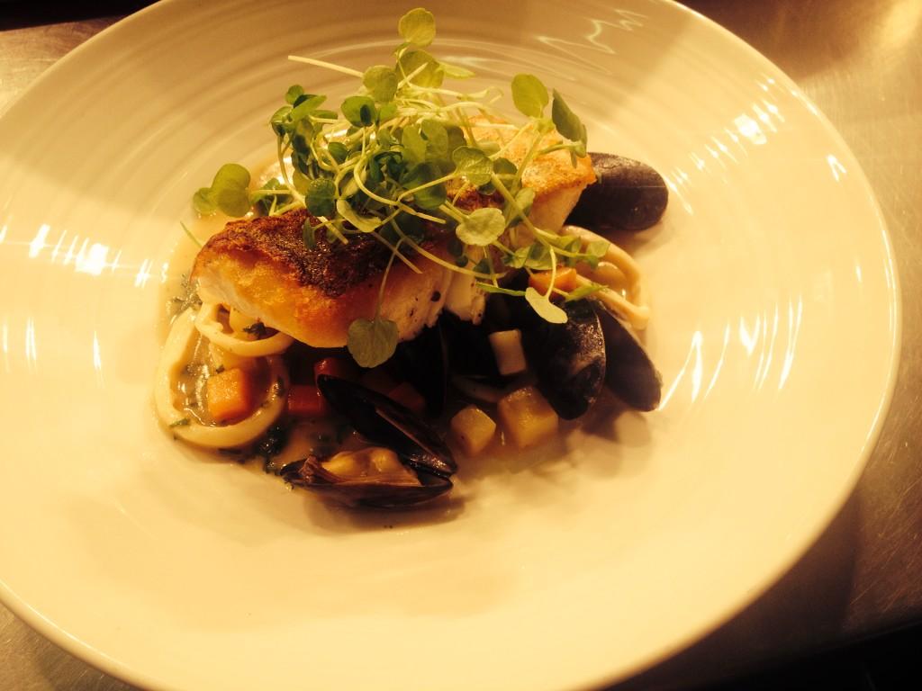 PloughInnEaling's tweet photo. Cornish pollock, Scottish mussel and braised squid stew #gatheringforautumn http://t.co/VFk3KZWDL1