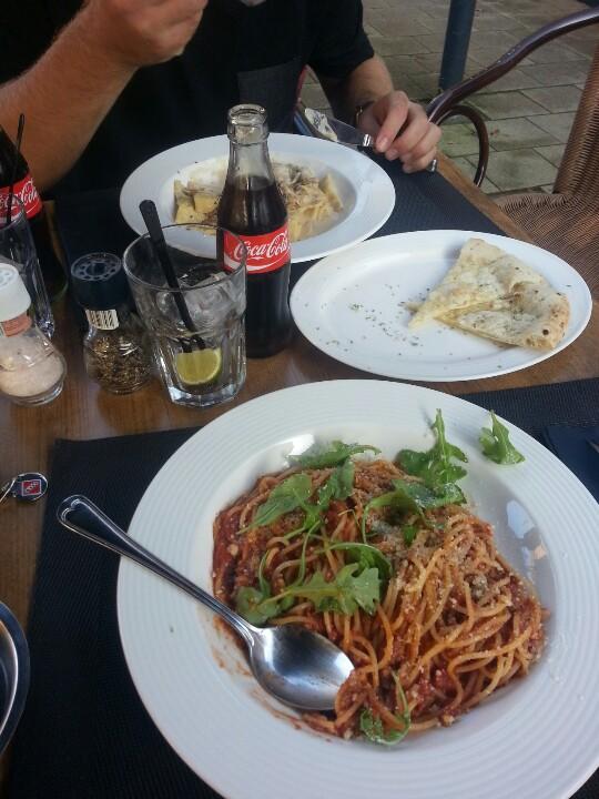 dins_dag's tweet photo. Nu eerst eten. 16.00 mogen we weer http://t.co/8yPIw1BAcO