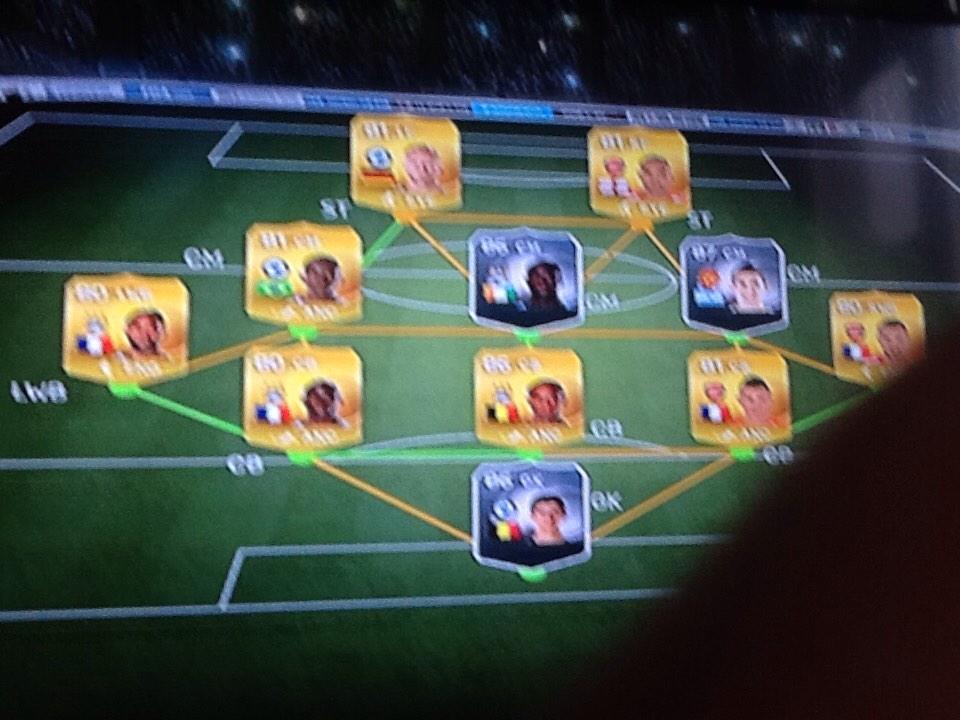fut14wagers___'s tweet photo. I just came up against this? Wtf is this a glitch! http://t.co/beRtt4ZFew