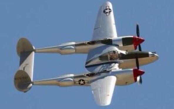 第二次世界大戦ノ戦闘機図鑑 En Twitter ロッキード P 38 ライトニン当初日本からは ペロハチ と呼ばれていた しかし 速度を生かした一撃離脱戦法に切り替えてからは速度ではるかに劣る日本機を寄せ付けない強さを発揮し 双胴の悪魔 と称されるようになった