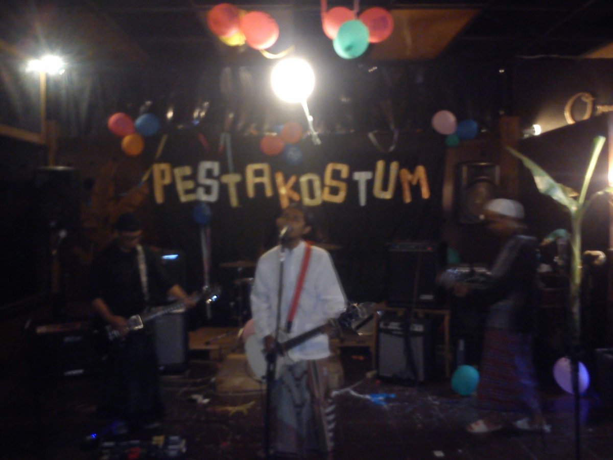 Dan sekarang distage ada <a href="/CHookiest/">Craziest Hookiest</a>