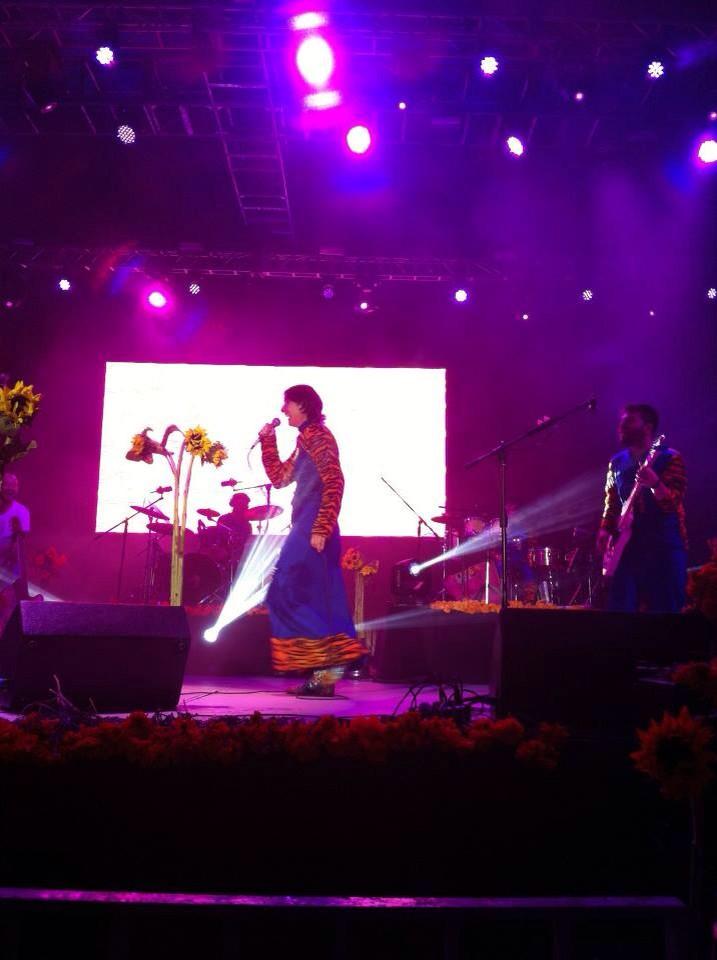aterciopelados's tweet photo. "@shane9012: Esto fue #aterciopelados en mexico  😃 andrea echeverry 😍 http://t.co/8L1Hc3w1wk