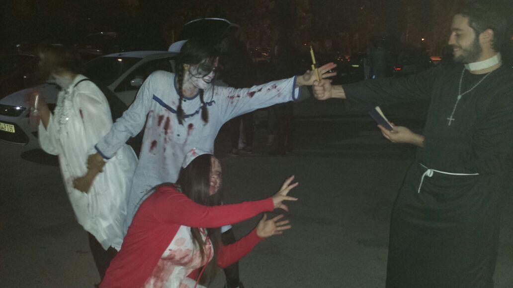 AdriVillar8's tweet photo. Hallowen 2014 con @Pancer_92 @Tania27493 @VillaEvaa http://t.co/U3CqoBhuFN