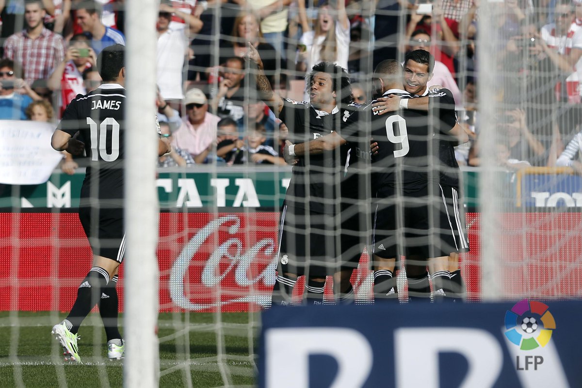 LaLiga's tweet photo. DATO | @Cristiano suma 700 partidos como profesional y encadena 12 encuentros consecutivos marcando. #SienteLaLiga http://t.co/zI1Nf4F2xV