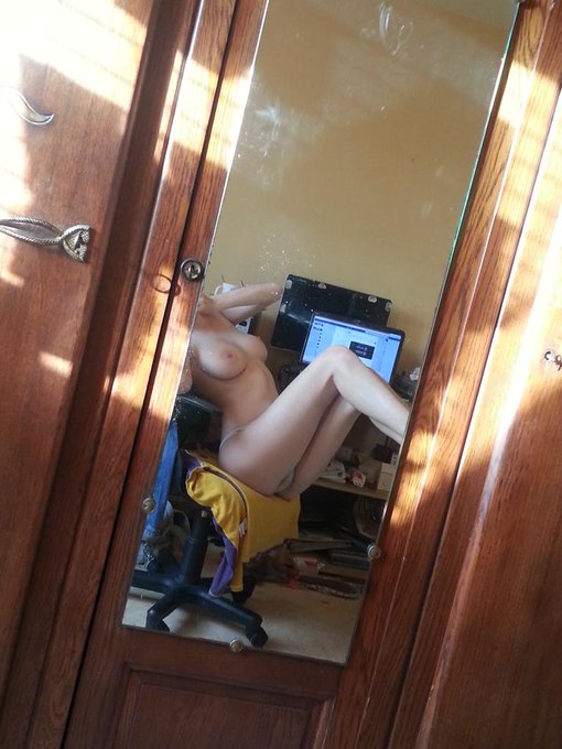 #mirrorselfie http://t.co/3m7CAxMD2p<a href="/tag/mirrorselfie"class="tags">#mirrorselfie</a>