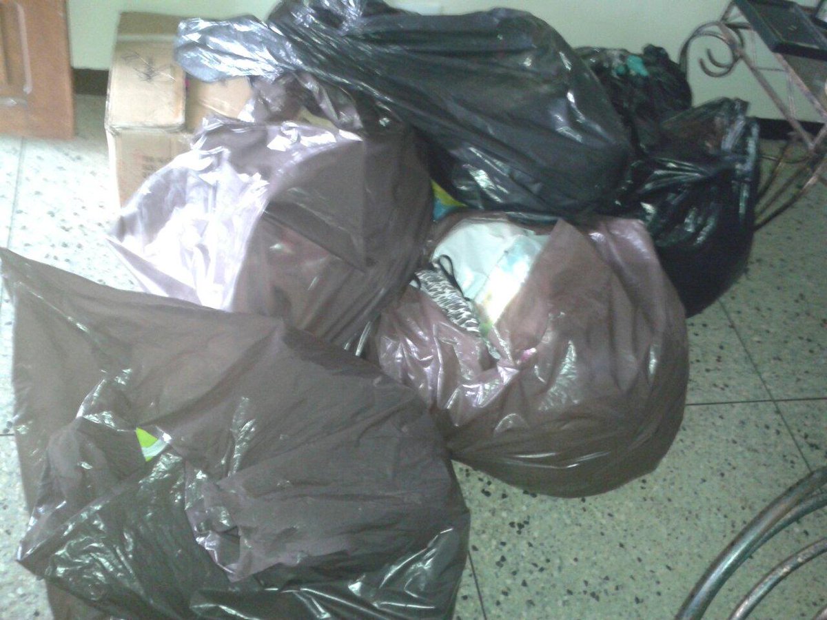 leiana_var's tweet photo. Con excelente pie empezaron la recolecta los chicos de la labor social, para @SantaenMCBO 2014! Y tu, ya donaste?♡ http://t.co/ViCi77tGba