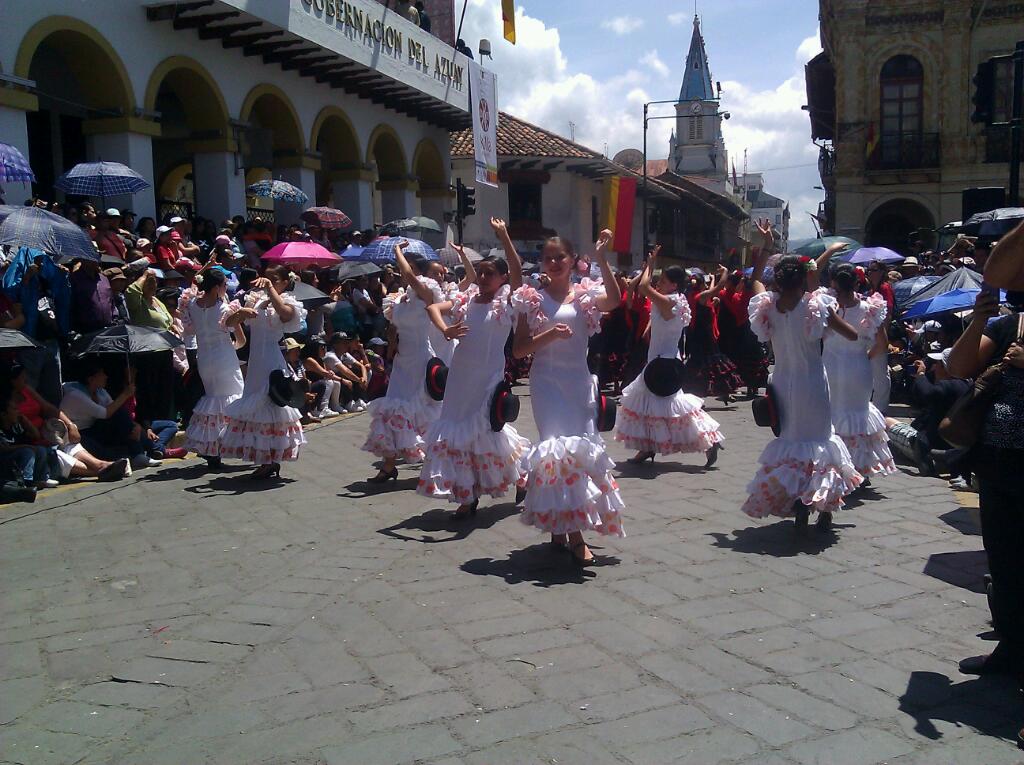 La Voz del Tomebamba on Twitter "DesfileEstudiantil Cuenca 