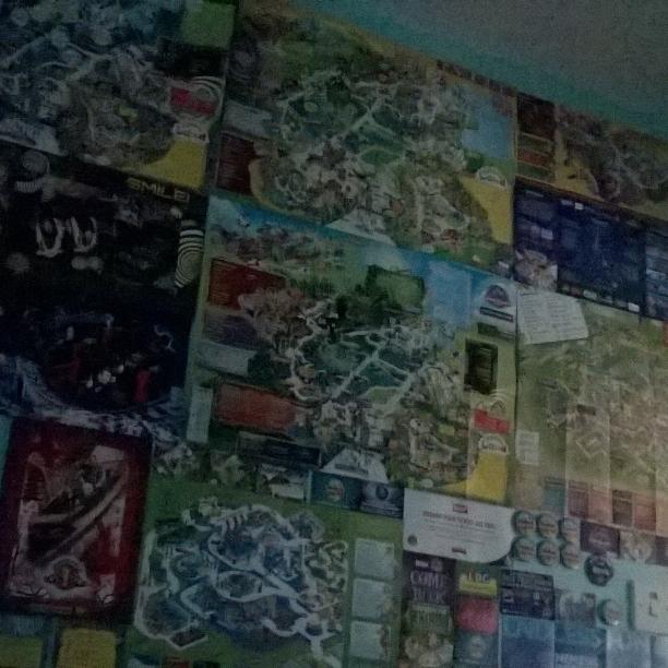 TPMerchUK's tweet photo. Who else collects maps from theme parks? :) http://t.co/Ubrw6wBAiq