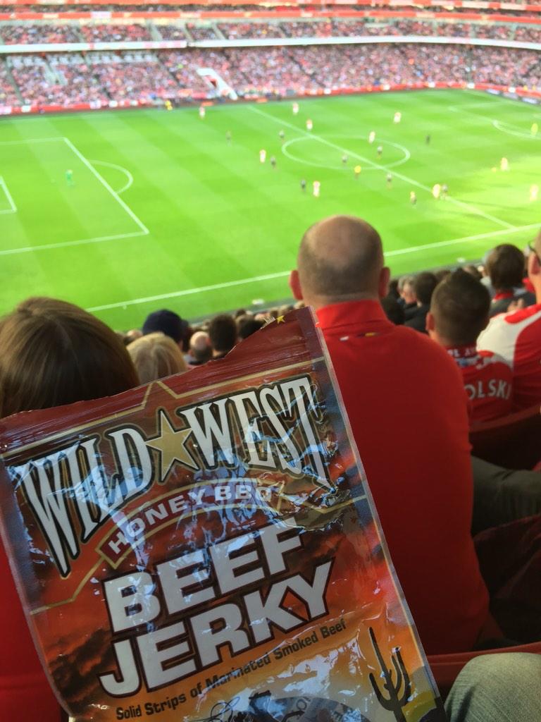 TomPetchey's tweet photo. Berkey at the Emirates! @jaimefitz1 @stephentaplin @darrenpennell @Foofluppet http://t.co/2GF1UDxuJH