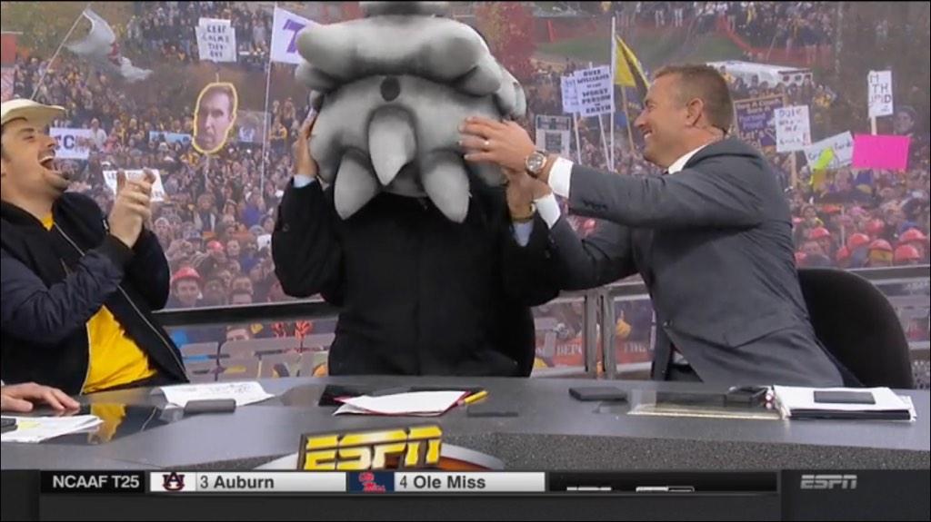 Brutus_Buckeye's tweet photo. Now that's how you do 250, Coach!! 😆😆😆 #SaturdaySelections #GetUp4GameDay #GoBucks http://t.co/a85FU9fIfH