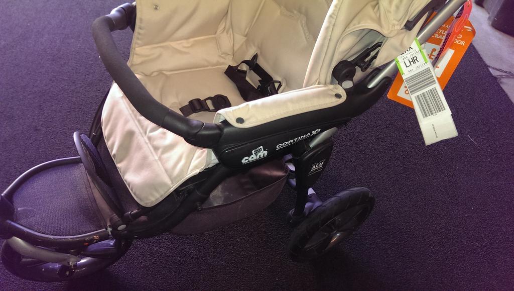 martinvelits's tweet photo. Flew with family VIE-LAX ystr on BA697&amp;BA269.Our buggy arrived destroyed,no help at LAX, not cool @British_Airways http://t.co/MoHfo0n42j