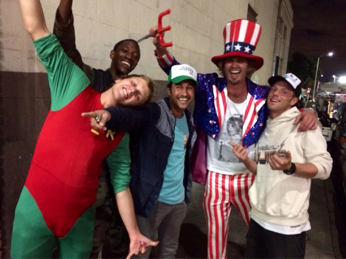 TheHostelHopper's tweet photo. #HappyHalloween from @TheHostelHopper and our friends @samesunnation ! #party #smile #venicebeach #travel http://t.co/3Ys0sRMIc7