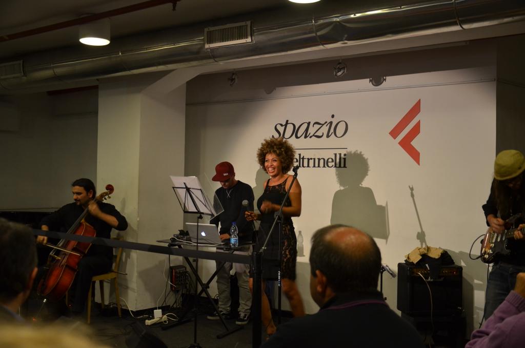 BenTalebMusic's tweet photo. #showcase #feltrinelli #live #passionfruit @jerrydeconcilio @MicheleJRomano #firmacopie #mbarka #bentaleb http://t.co/L7BxnRYcJj