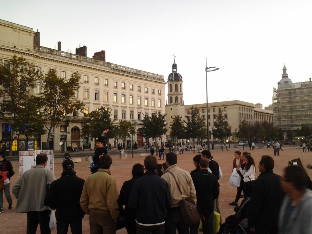 AtcContact's tweet photo. Le crieur public de Lyon !Vos messages avec #CrieurPLyon ! @MetronewsLyon @20minuteslyon @LyonCityCrunch @Le_Progres http://t.co/hXF4cr5Oaa