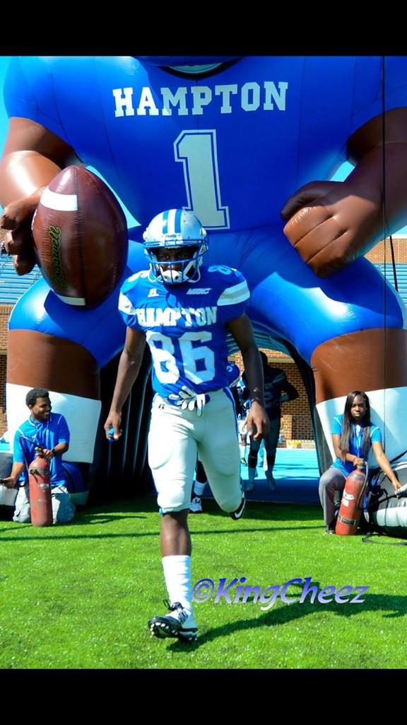 absent_gravity's tweet photo. #HUHC2014 Lets get this W Boyz π. It's homecoming π― #HamptonNation http://t.co/l4GH03P0TJ