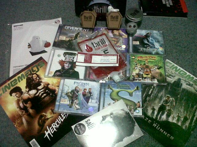 CenayangFilm's tweet photo. ("˙-˙) RT @prasandhika @cinemagsnews @Universal_Indo @thrill_indo tengkyu berat ini hadiahnya banyak #Cinescreening http://t.co/8Pm3ZHrK4F