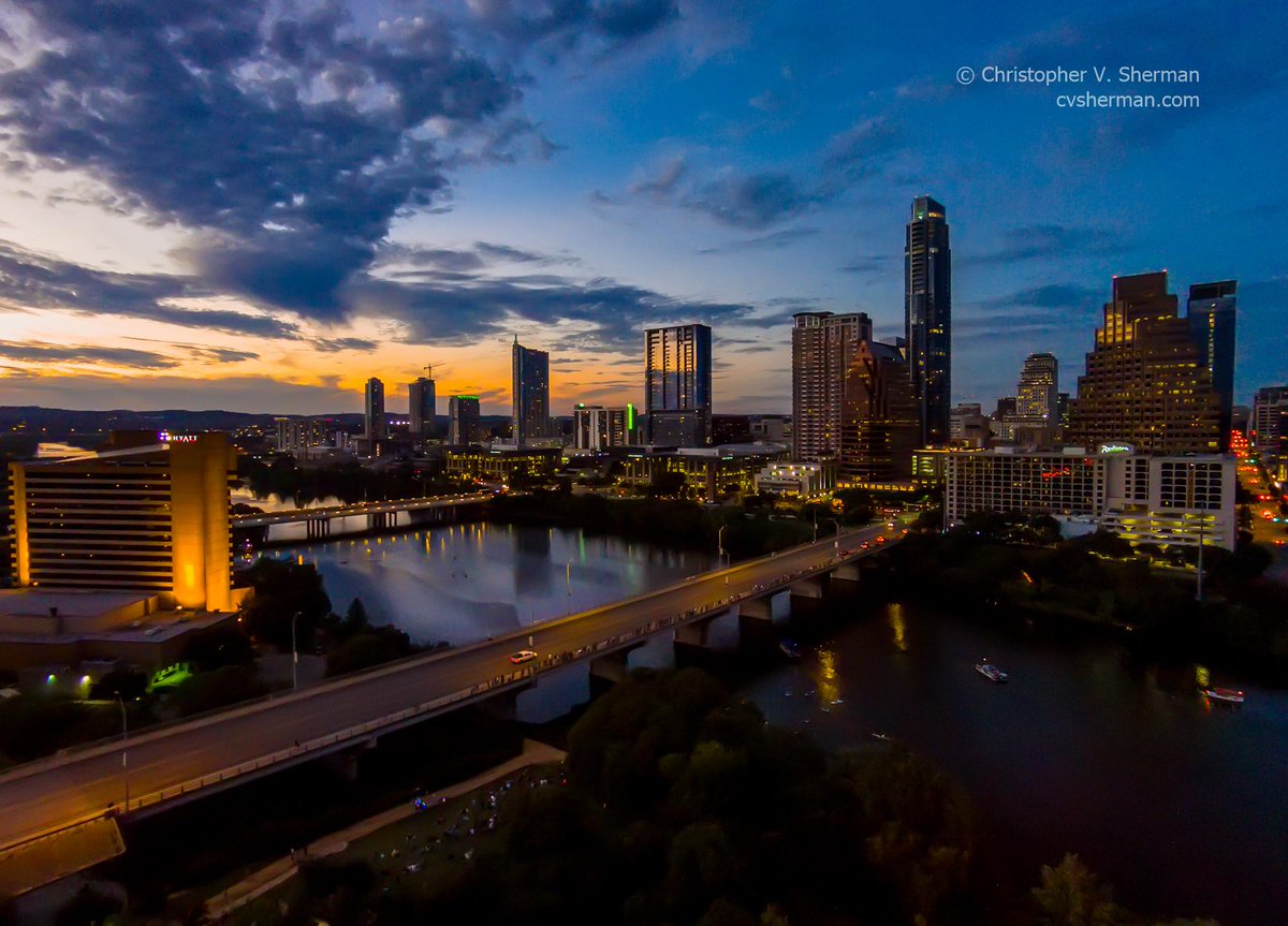 cvsherman's tweet photo. Waiting for the bats #overaustin @KeepAustinWierd. More shots #Austin @overatx and on FB at https://t.co/utGO3LAyPs http://t.co/zW9k2PoryV