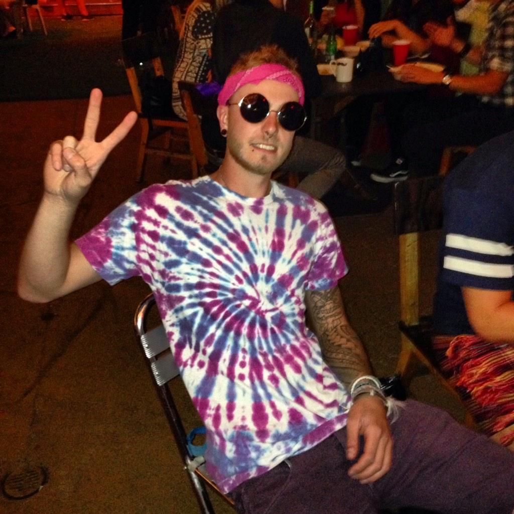 Hoffmaniussss's tweet photo. @ToyneBrian @Finchy_01 @JustPicki hope you all had a good Halloween! #peaceandlove http://t.co/mthRCfs4Cb