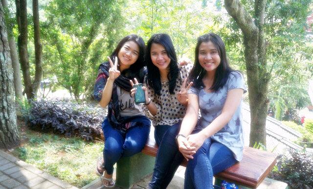 NesaAY's tweet photo. Late post @Sariater (w/ @shincintia @giethacha) next destination is SECRET :D http://t.co/gD9wOut7jM