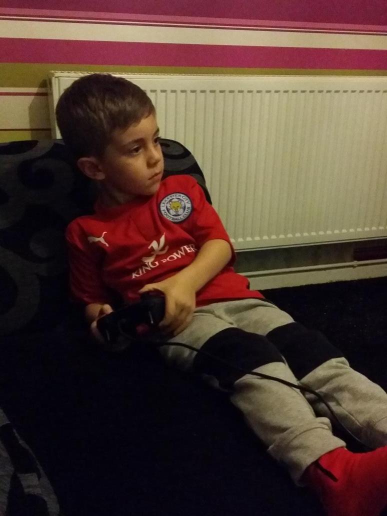 BCufflin's tweet image. Chilling after a long day off football...now playing fifa #hardlife #lovehim