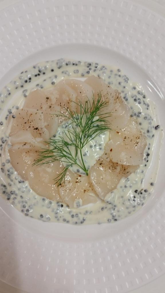 LeFox's tweet photo. Grand classique carpaccio coquilles kefir et caviar http://t.co/sa9q4X3Opp