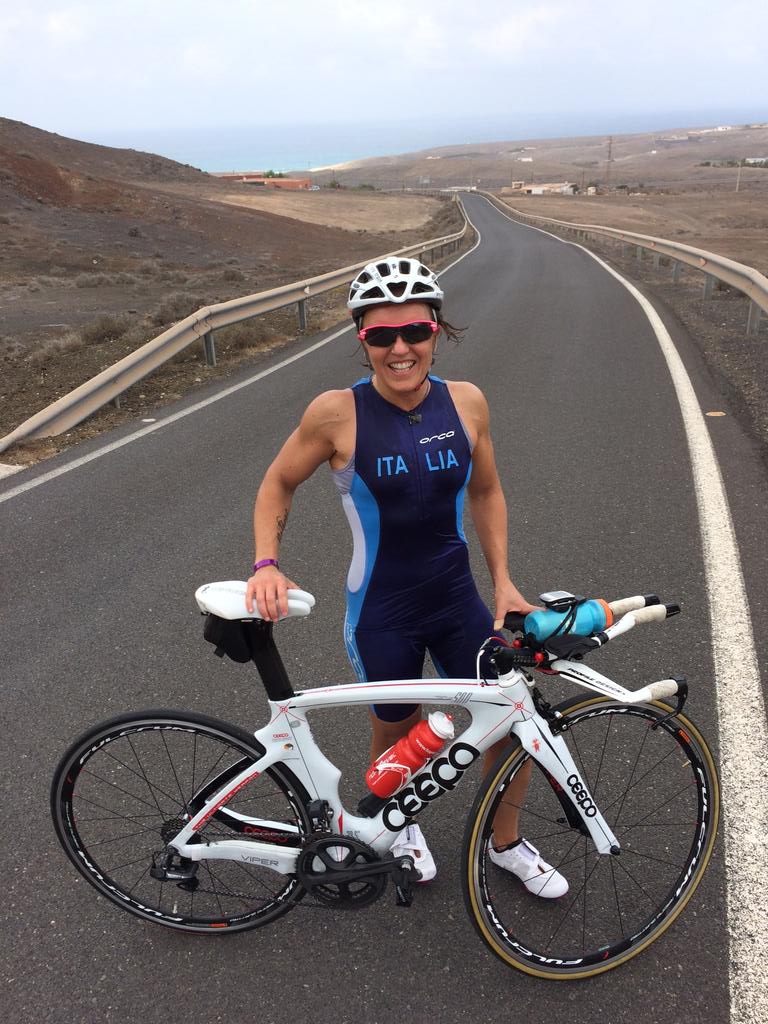 FixieTri's tweet photo. #Furteventura #ridesession @ceepo #happydays #focused @ironfrini @protraincoach @PlayitasResort http://t.co/LcUlCVV0pl