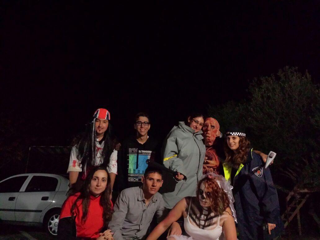 Judiithfb's tweet photo. This is Halloween @cristianpastors, @Gema_700, @Lorelai_3, @galleta005, @juanmalc96 y @Judiithfb xD http://t.co/4Dvv7GhAES