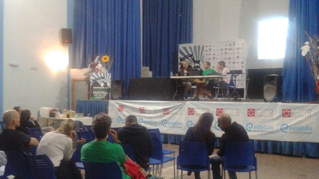 TrailMontanejos's tweet photo. Mesa redonda con grandes representantes de las carreras por montaña. @Castan__ @JuanmaJmJ  #TdM2014 http://t.co/PEFr27pSec