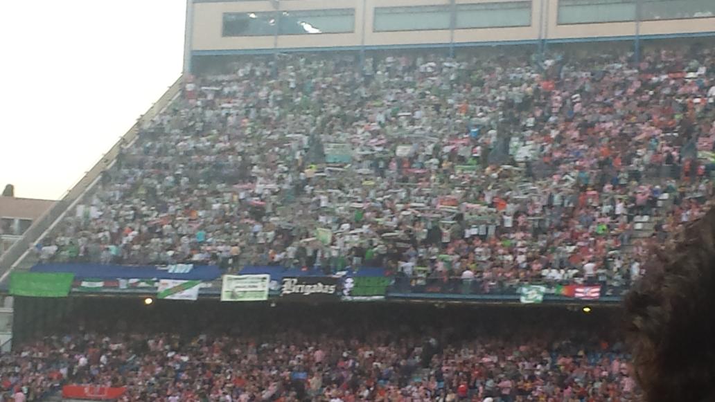 JMGaAn's tweet photo. La afición del Córdoba, de las españolas,  la mejor q he visto estos años.  Muchísimos y haciéndose notar. http://t.co/uy0jk5ZP3X
