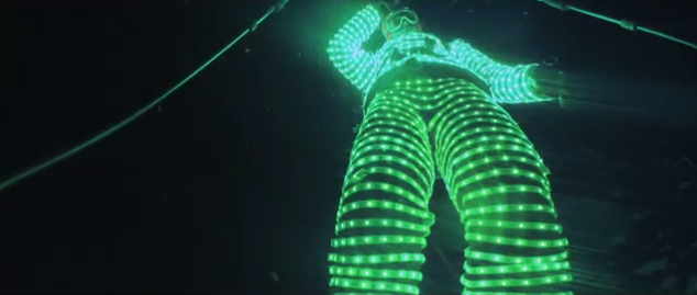 Gizmodo's tweet photo. Watch a skier bomb down dark slopes in a glowing LED suit: http://t.co/qSW11qwK0h http://t.co/8NODcbJX4y