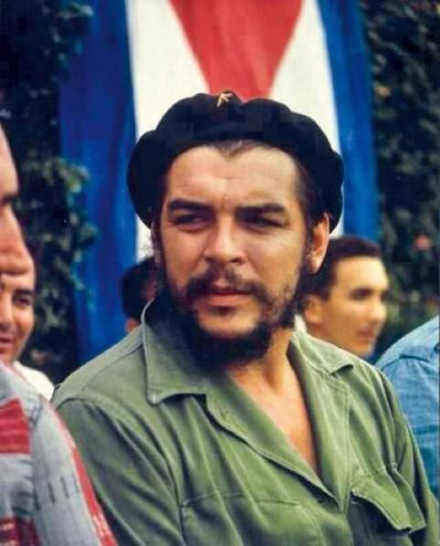 TodoCheGuevara's tweet photo. "Iba matando canallas con su cañón de futuro" http://t.co/WZsmP2820t