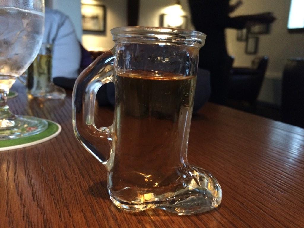 lisacutforth's tweet photo. Oh no! Afternoon shoots. #Banff2014 #Winterstart2014 http://t.co/kmH8ZzOjCf