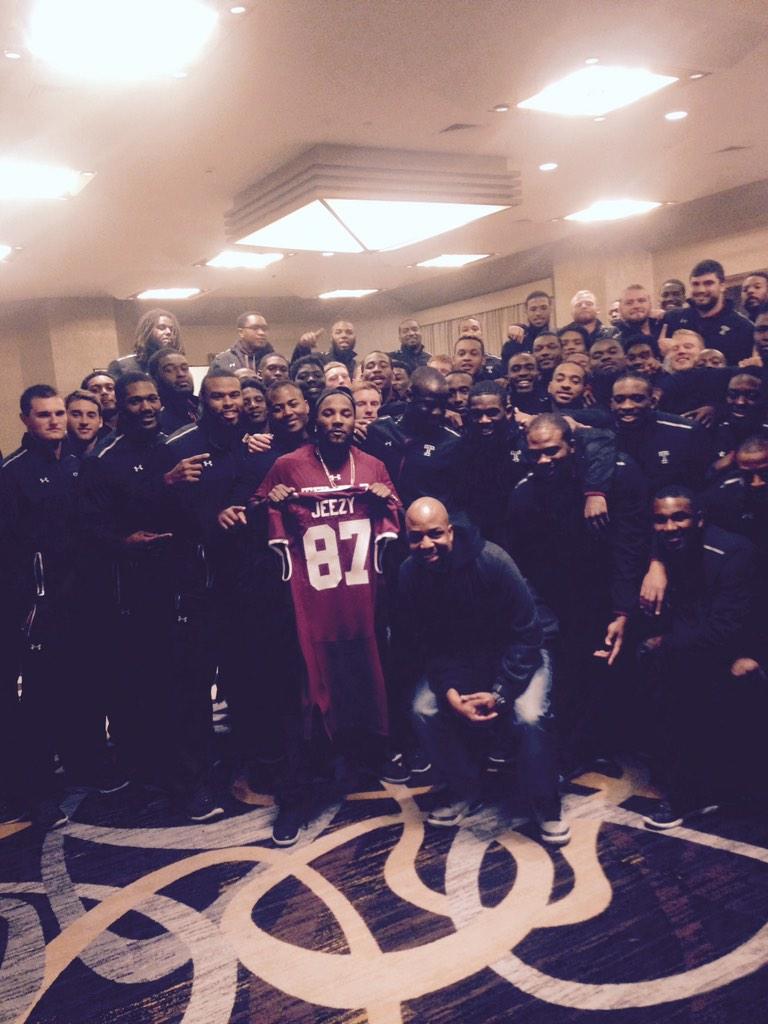 B1Yqq8-CAAEyDsa.jpg:large