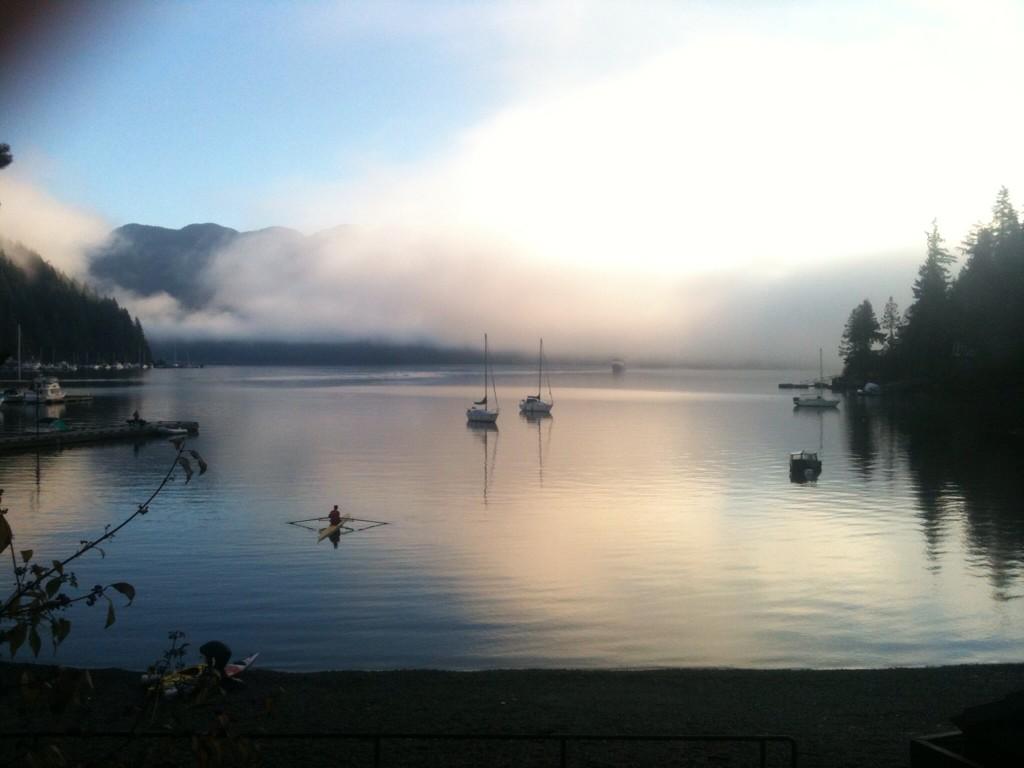 justinenfcook's tweet photo. Misty mornings in Deep Cove @DeepCoveRowing http://t.co/cuPSYq4uKR