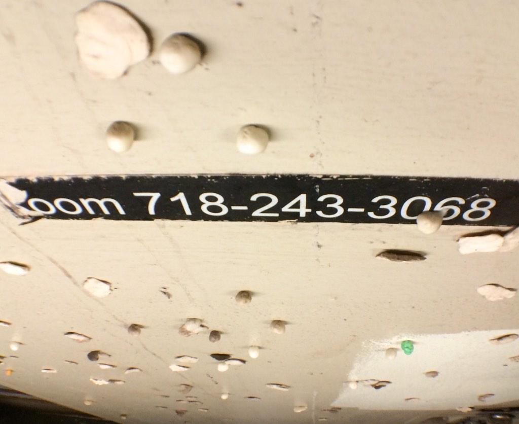 RyanRemaker's tweet image. Gummy Door.  #NYC #subway