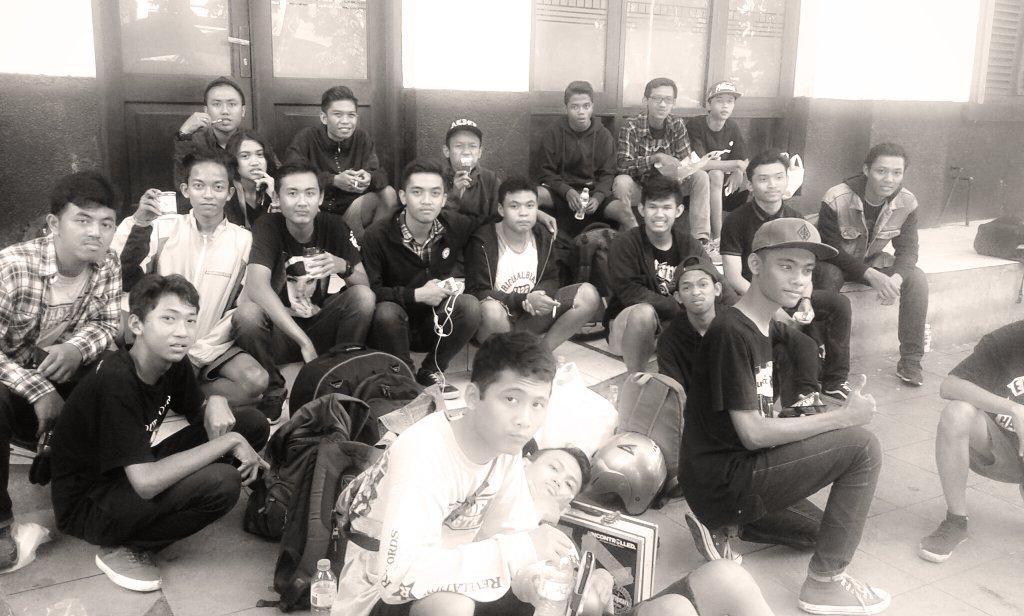 thx udah mau main" ke surabaya @OUTRIVALHC <a href="/MILESxAHEAD/">MILES AHEAD</a> <a href="/bebasbergerakHC/">BEBAS BERGERAK</a> dan semoga selamat sampai tujuan jon #tosss