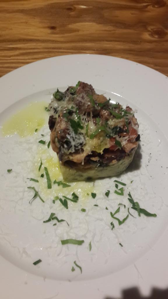 argacci's tweet photo. 간판이 없어 조금 찾기 힘들었던 이태원 만조네. 가락시장 해산물 파스타랑 문어 샐러드 또 먹고싶... 특히 파스타 왠지 일욜 오전에 생각나는 맛. http://t.co/PnvFrc61iC