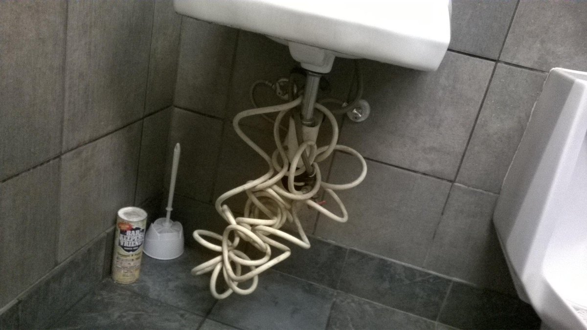 54andwandering's tweet photo. Meanwhile back in Texas it would seem even the plumbing is bigger http://t.co/XDRAepl7ep