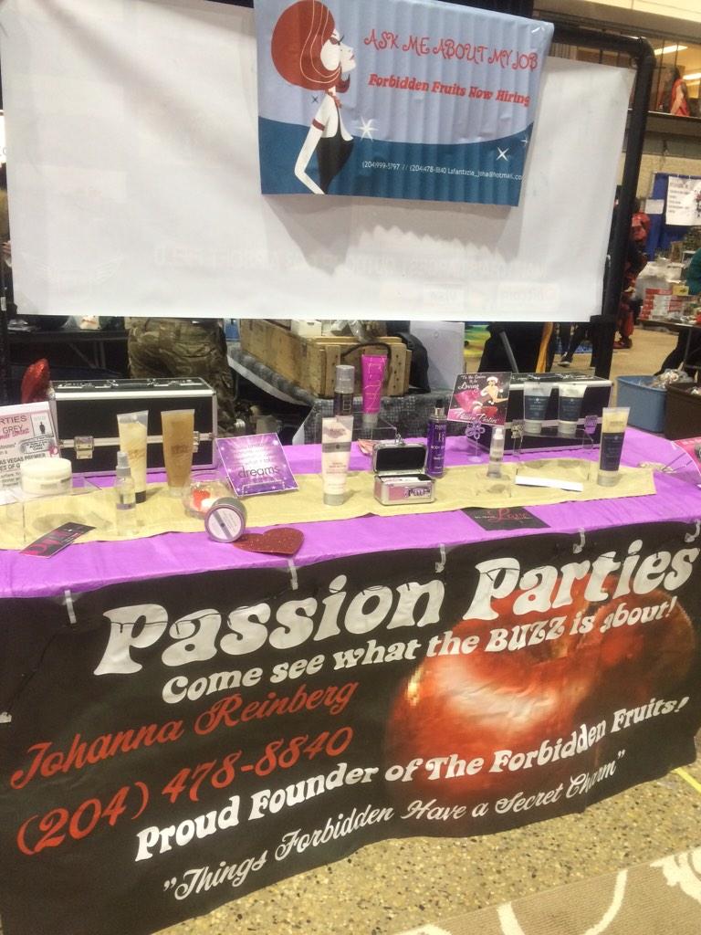 SayersVal's tweet image. At Comic Con 2014!