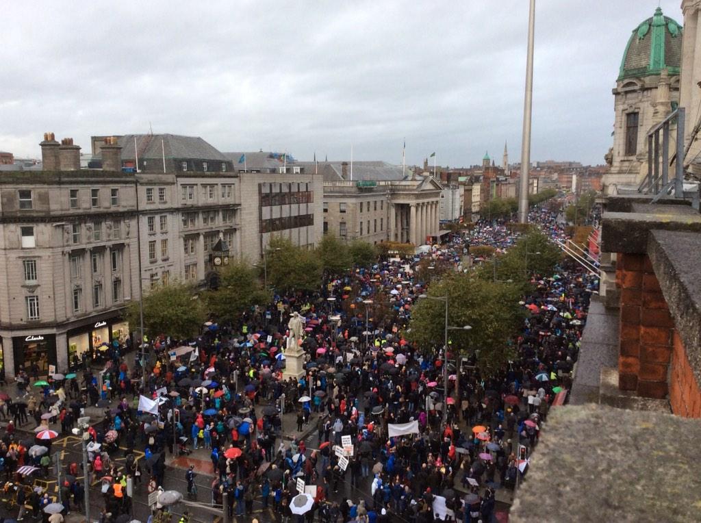 Ireland’s Streets Turn to Rivers of People, 1 Million, Wiping Out New Tax on Water #IrishWater  B1ZFUkRCYAARqK4