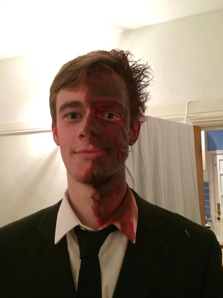 nmcanavan's tweet photo. Last nights costume. Shout out to @pumpkinbake for doing my make-up. #VoteDent http://t.co/LHjPgFwwkj