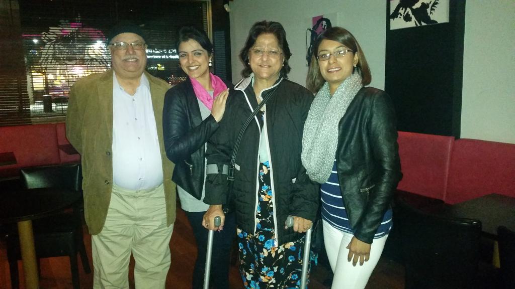 natasghar's tweet photo. Family dinner @ThePinkSimba tonight. They ALL truly loved it. 💖 #RagingSuccess http://t.co/BNKFD8ZmPu