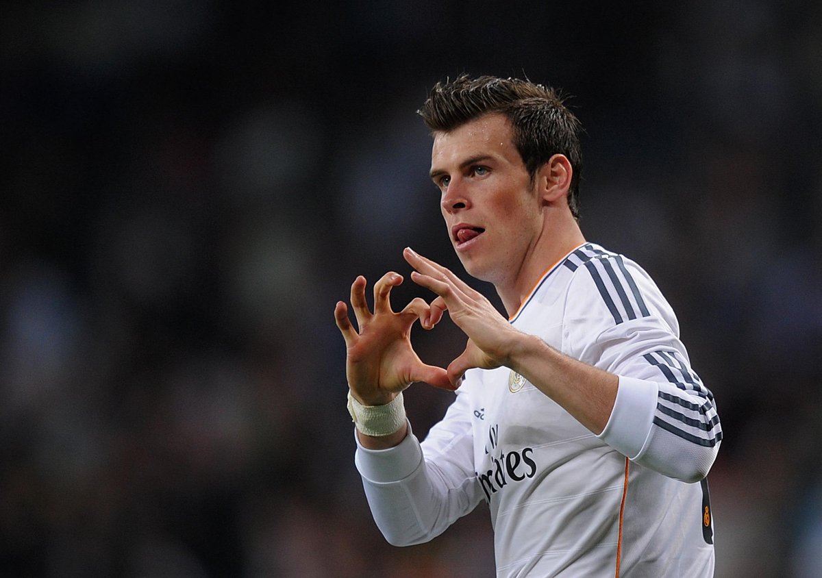 BBCSport's tweet photo. Gossip: Could Gareth Bale be heading to Manchester United? Find out at http://t.co/LAA0jzzwQN http://t.co/aCKr9GkBu4