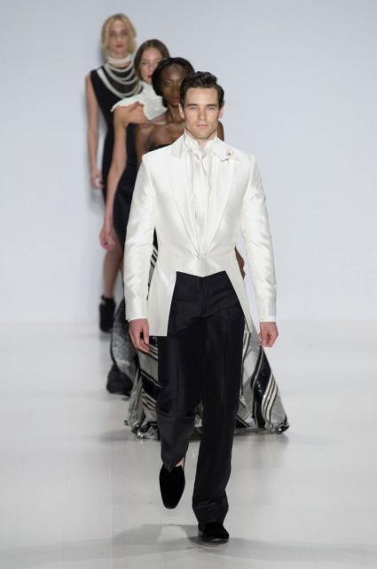 ZANGTOI's tweet photo. EXCITED to watch my #BalletBabe Cory Stearns performing at tonight #ABT "Raymonda Divertissements" http://t.co/8lC5z5BWc3