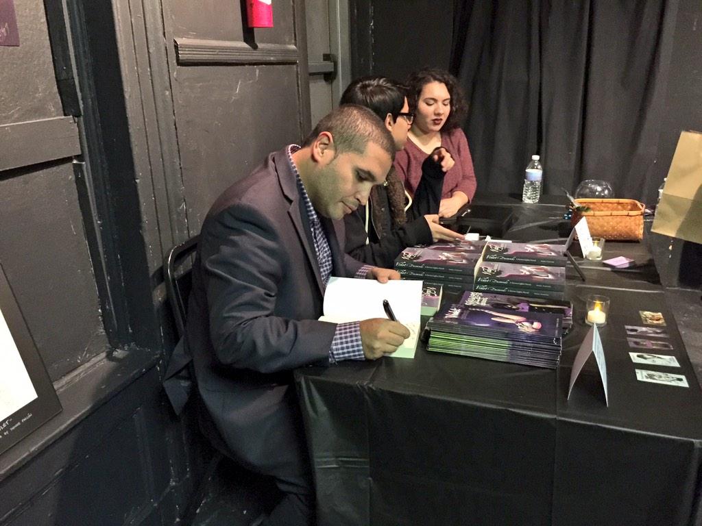 theangelfuentes's tweet photo. The privilege of an author. #VioletDescends http://t.co/UKJo1II1uJ