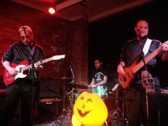 MustStashHat's tweet photo. Thanks so much to @HomgrownHam @Toadhouseband #davereed #HappyHalloween! @DrDiscLOCAL @hamilton_360 @SphericalPro http://t.co/B3yB6SAj6m