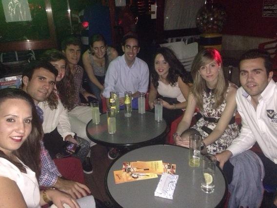 ENOHALES's tweet photo. Empieza la noche en la mejor compañía @amdelerma @nerpeih @isma_loviu @marco_ant10 http://t.co/Kj2q2JJH9m